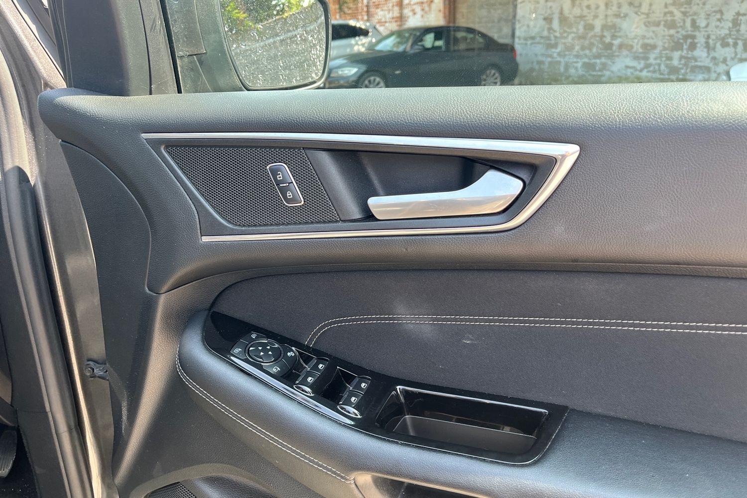 Ford EDGE Photo 24