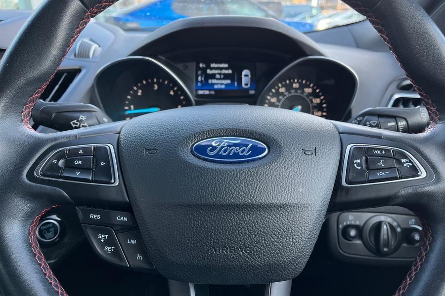 Ford KUGA Photo autoimg-41bdefe5cc8574b3fde3fac7f71819582161ba1f.jpg