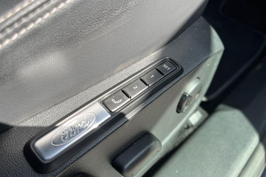 Ford Explorer Photo autoimg-41bfca10265813fc4fb46cbf1bd95b6ad6ee6291.jpg