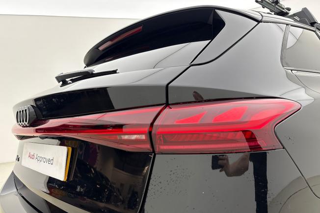 AUDI S6 E-Tron Avant Photo 18