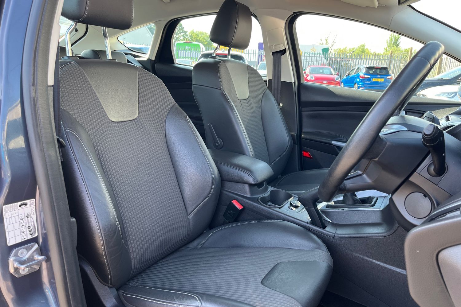 Ford FOCUS Photo 16