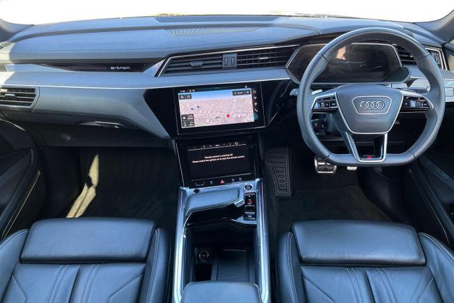 AUDI Q8 E-Tron Photo 10