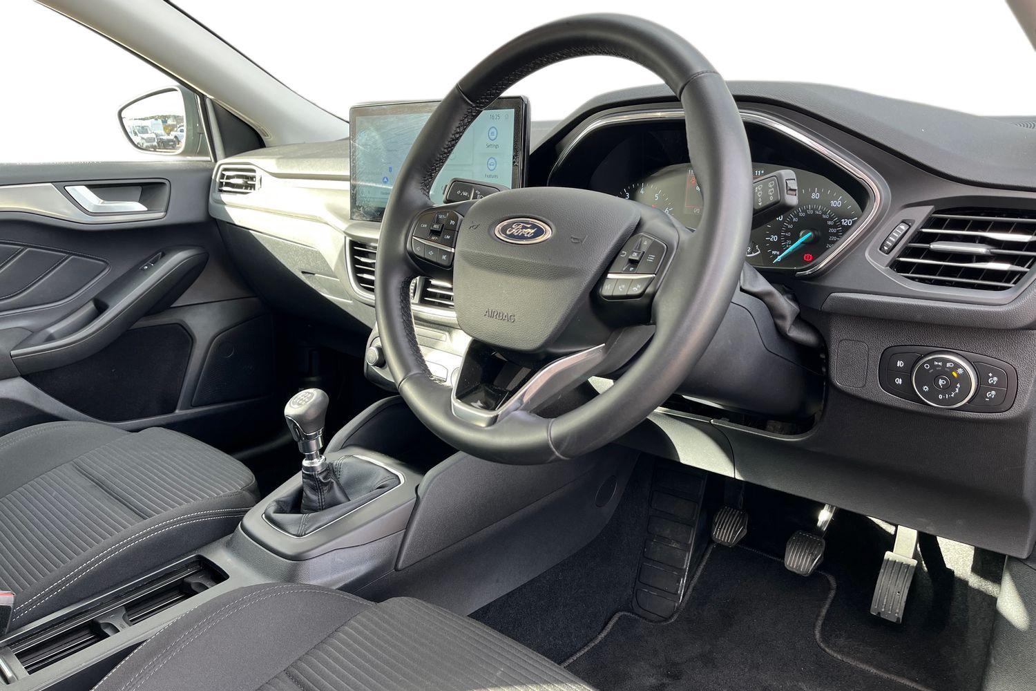 Ford FOCUS Photo 8