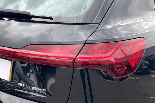 AUDI e-tron Photo 18