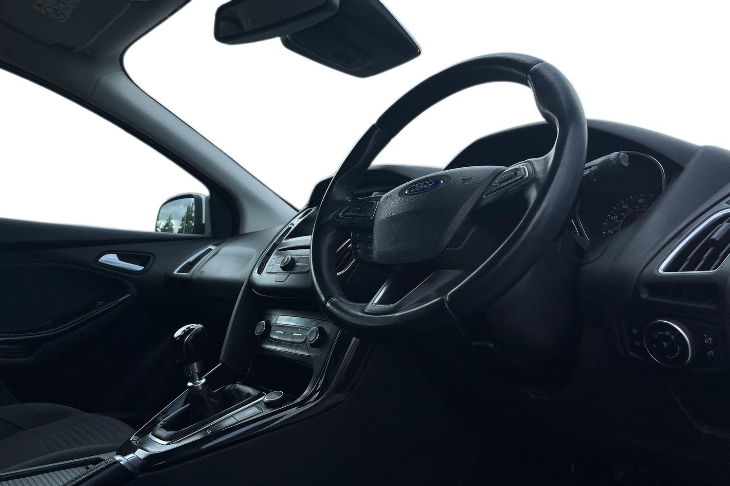 Ford Focus Photo 8