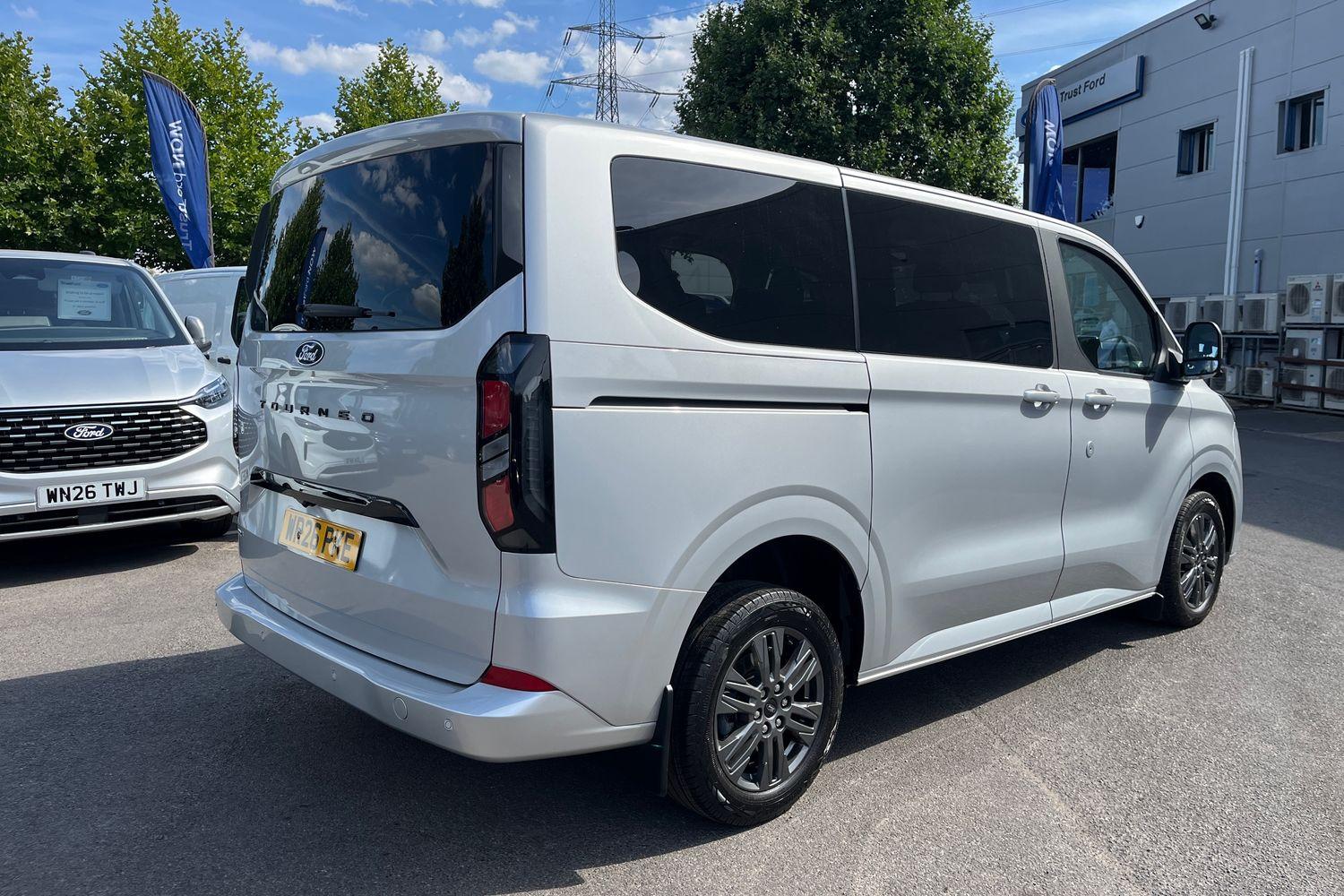 Ford TOURNEO CUSTOM Photo 6
