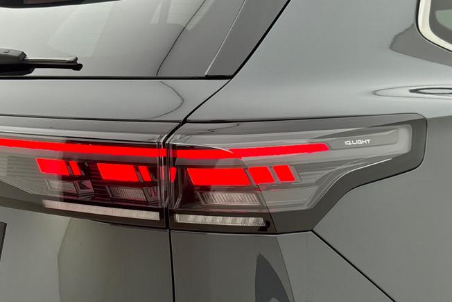VOLKSWAGEN Tiguan Photo 18