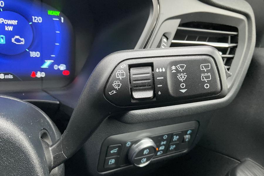 Ford KUGA Photo autoimg-41e3daf3c269dc781710324ee712873552e14b52.jpg