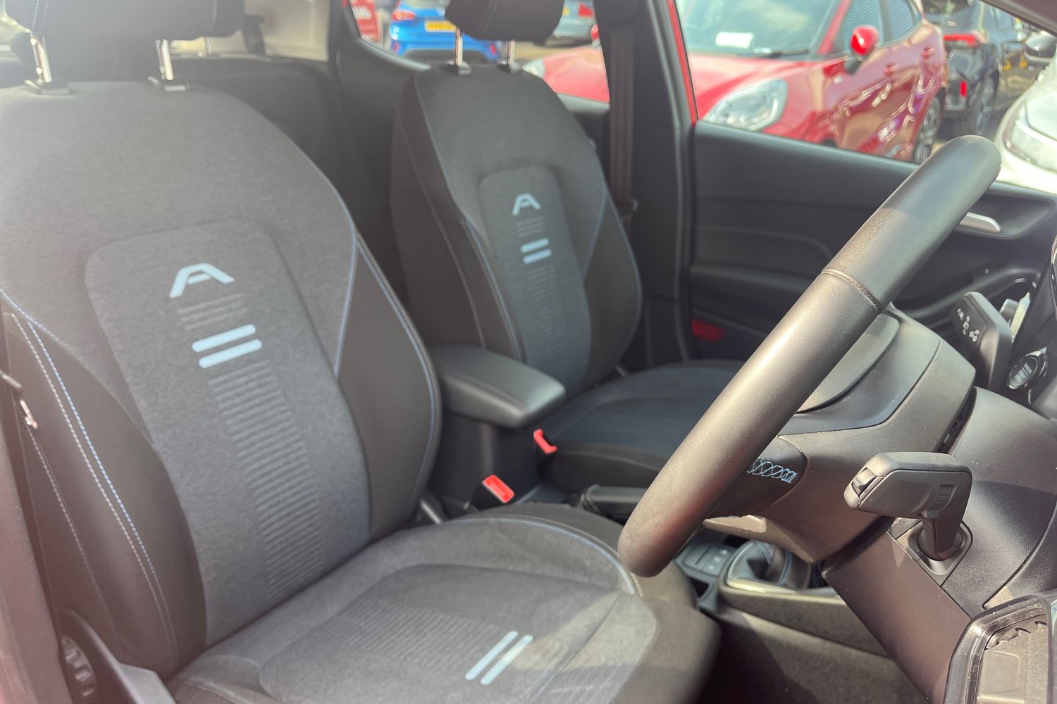 Ford FIESTA Photo 16