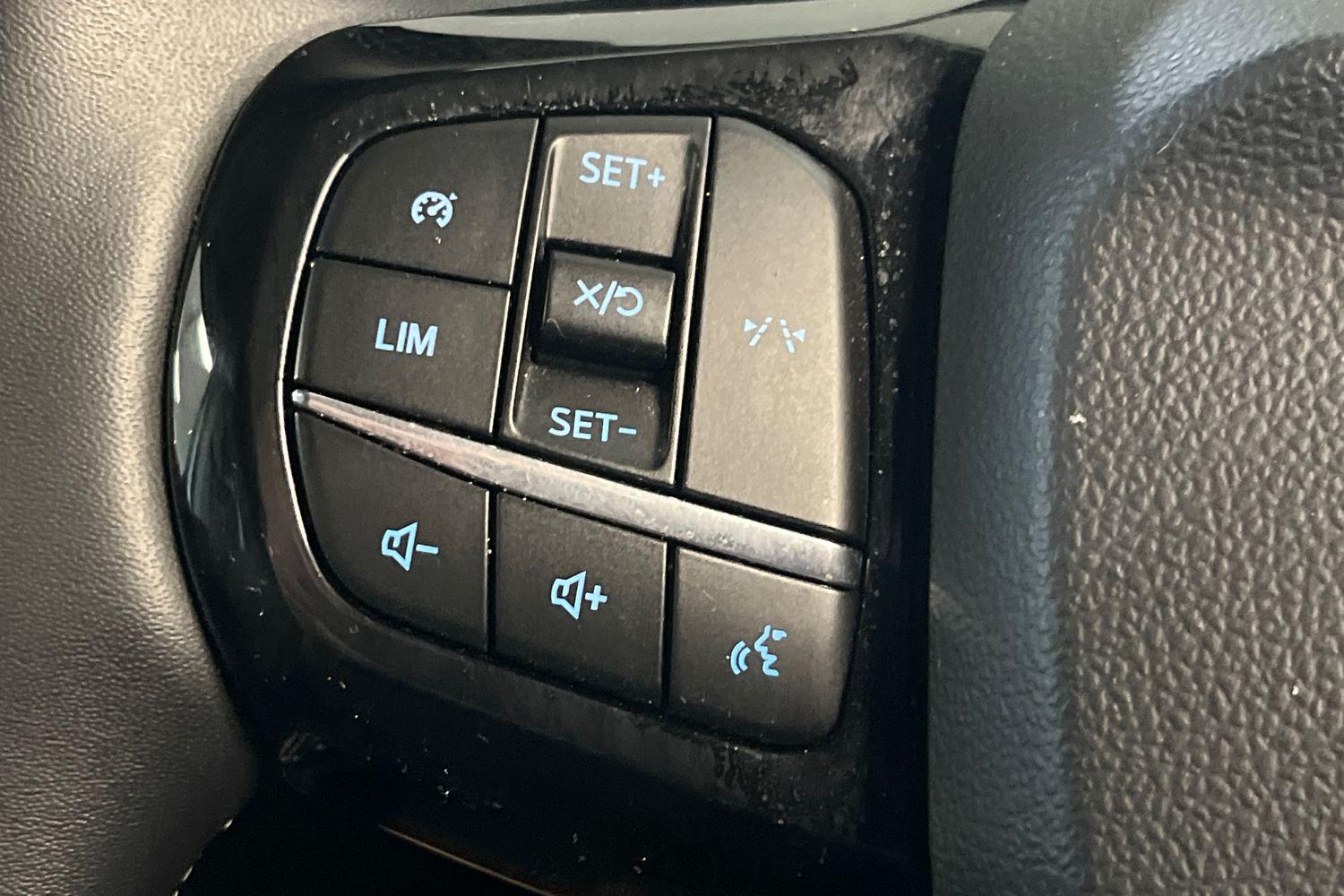 Ford E-Transit Courier Photo 22
