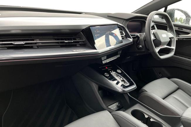 AUDI Q4 e-tron Photo 2