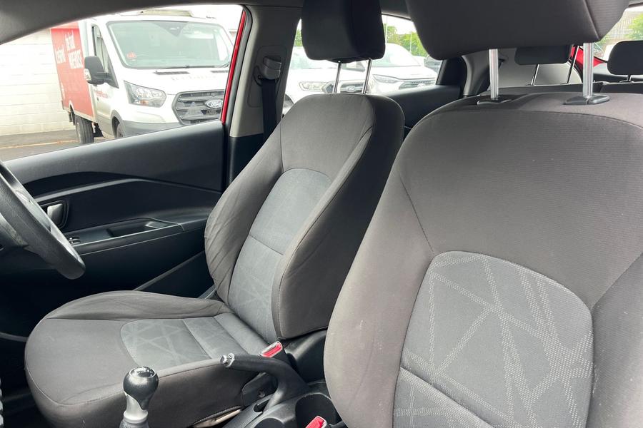 Kia RIO Photo autoimg-41ef2a67b41a25a6432b68490cdd2513c5831e38.jpg