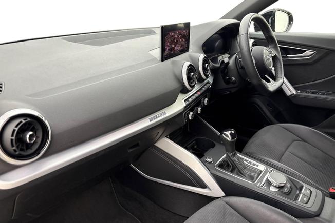 AUDI Sq2 Photo 2