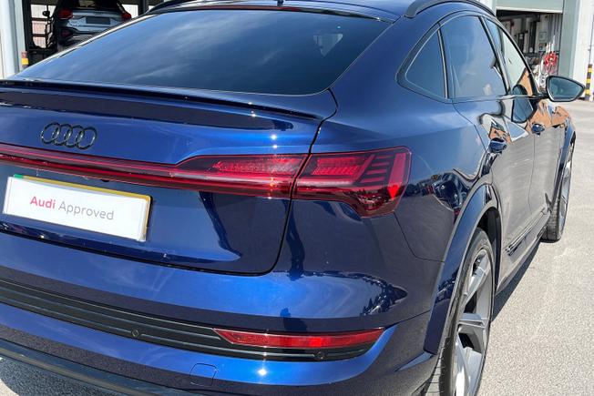 AUDI E-Tron S Photo 18