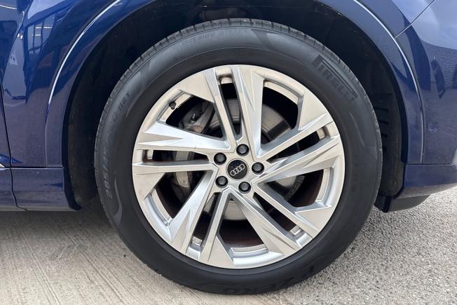 AUDI Q7 Photo 30