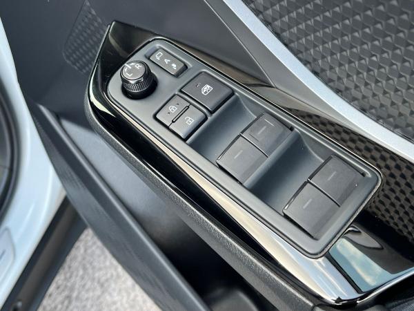 Toyota C-HR Photo autoimg-41f69901f86f2d6110a15ee76fdebb0bd786a5f2.jpg