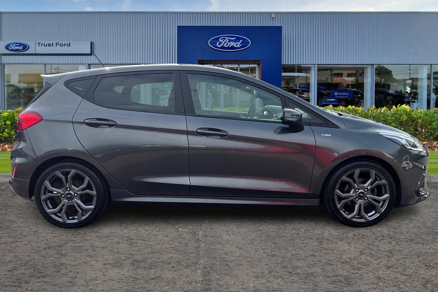 Ford FIESTA Photo 2