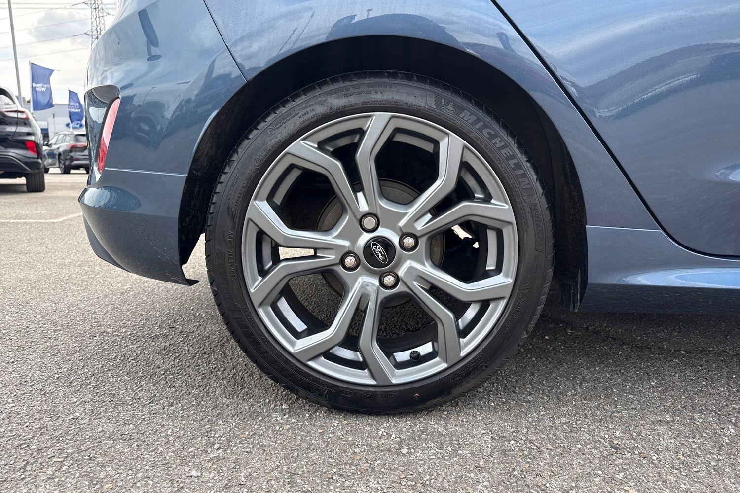 Ford Fiesta Photo 7