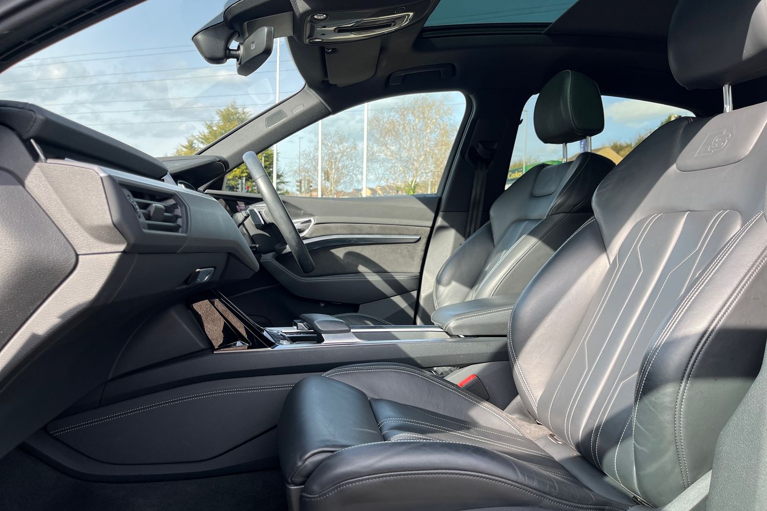 Audi e-tron Photo 18
