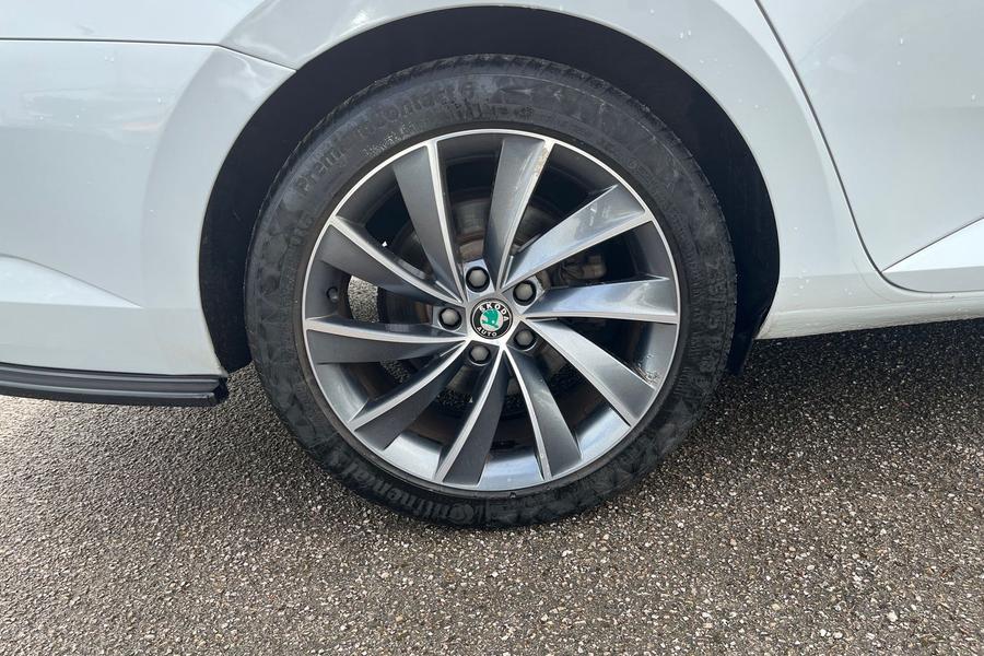 Skoda SUPERB Photo autoimg-420c4b89ed557566b7a608c738ef30616d40d409.jpg