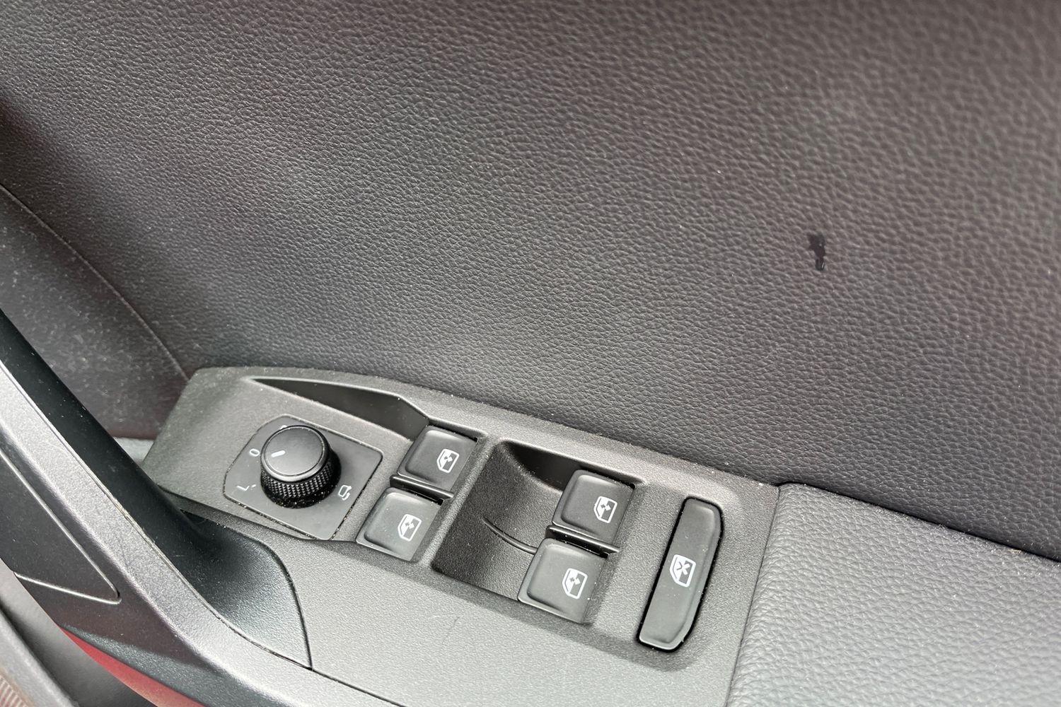 SEAT ARONA Photo 15