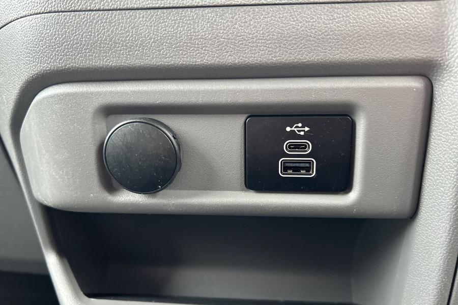 Ford E-TRANSIT CUSTOM Photo autoimg-4214f3302a813f0d9f20ee399cec685a7a3df8a1.jpg