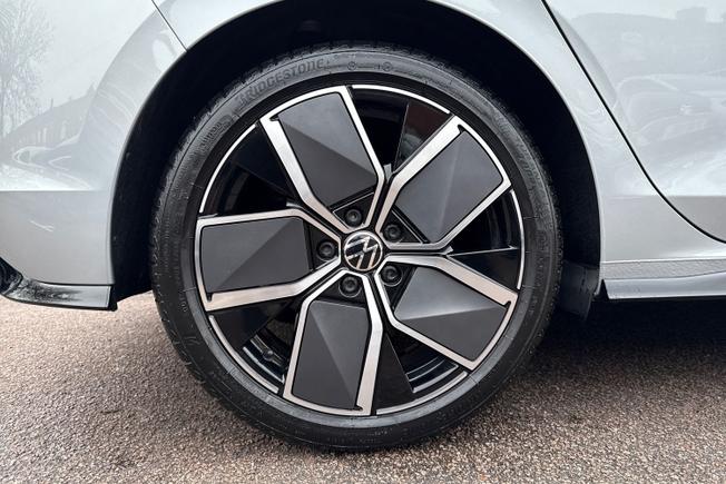 VOLKSWAGEN Golf Photo 5