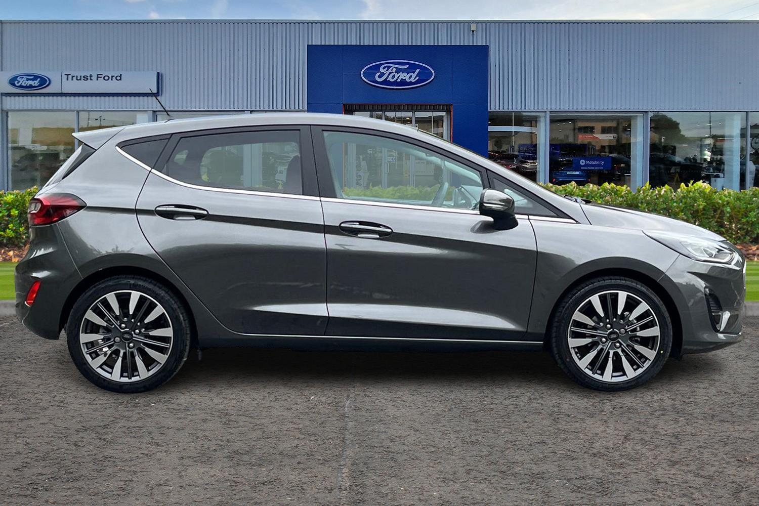 Ford FIESTA Photo 2