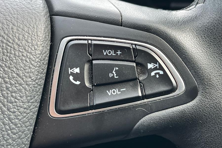 Ford KUGA Photo autoimg-421aab9874356d5eb3264abefc1ac458a700ed73.jpg