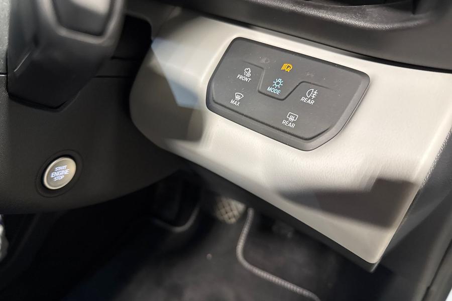 Ford Explorer Photo autoimg-421b67b54b57fbb32ff4713c897c4153c0cdf8ec.jpg