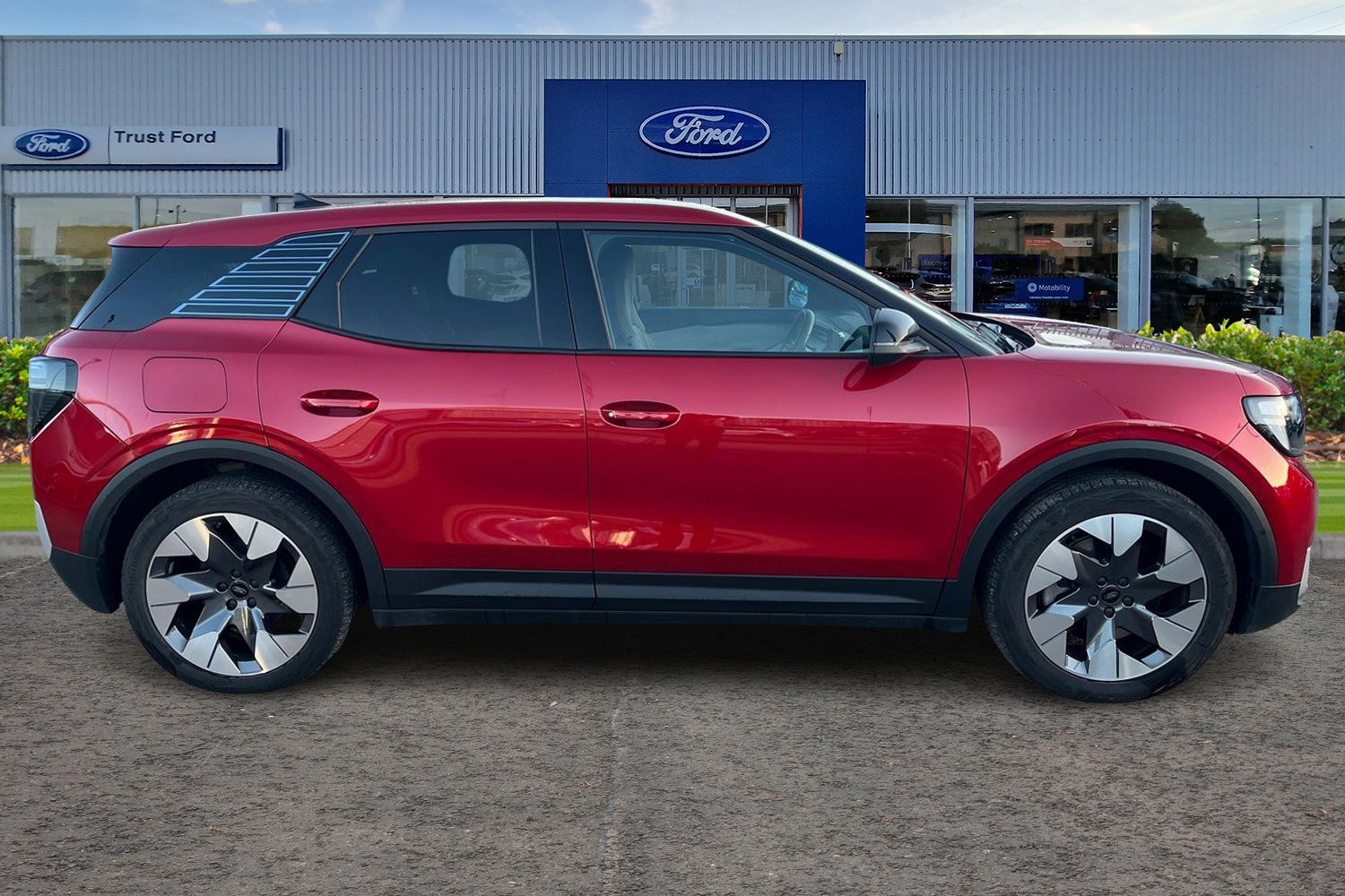 Ford Explorer Photo 2