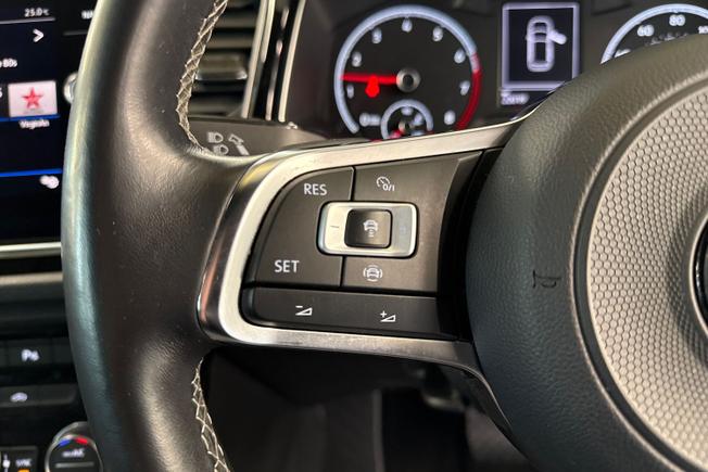 VOLKSWAGEN T-Roc Photo 16