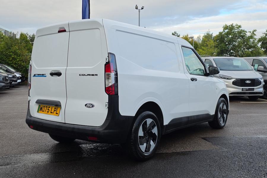 Ford E-TRANSIT COURIER Photo autoimg-4222c47fdceb05a55ebd685659f9ae05040a754e.jpg