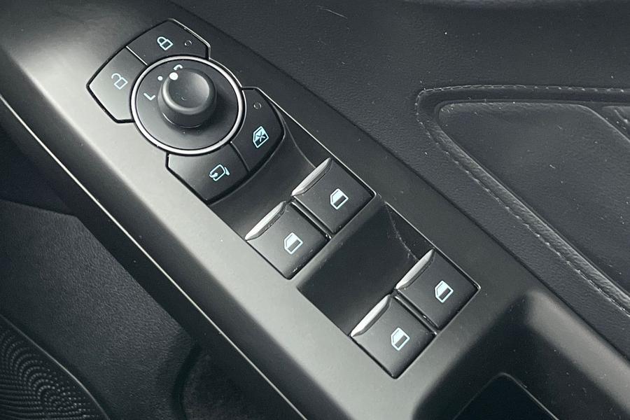 Ford FOCUS Photo autoimg-4225c66215ebf8abb7370549cd29a59bc1c2d8da.jpg