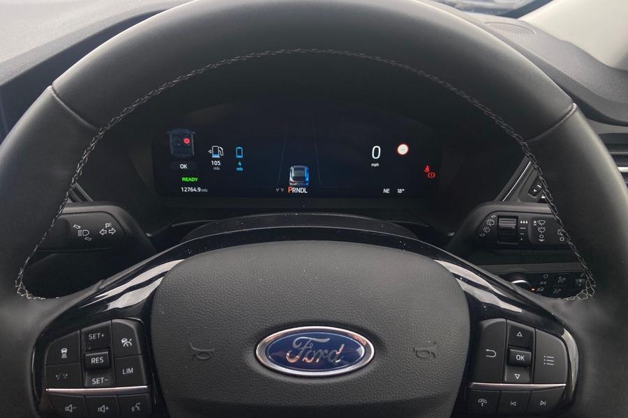 Ford KUGA Photo autoimg-422718c8a8d6d4577c2d5ee6257e48a9d4e2f446.jpg