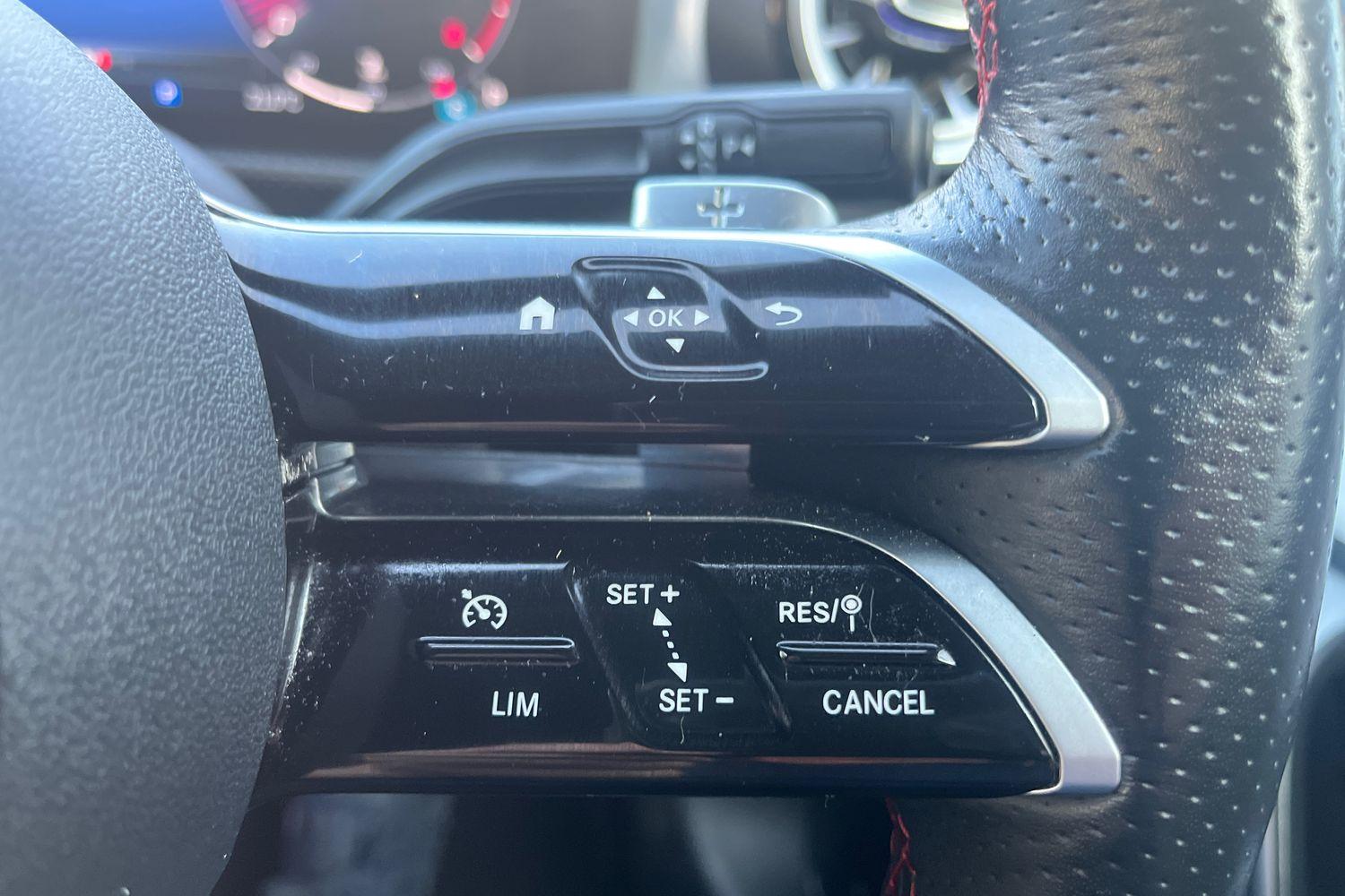 Mercedes-Benz CLA Photo 30