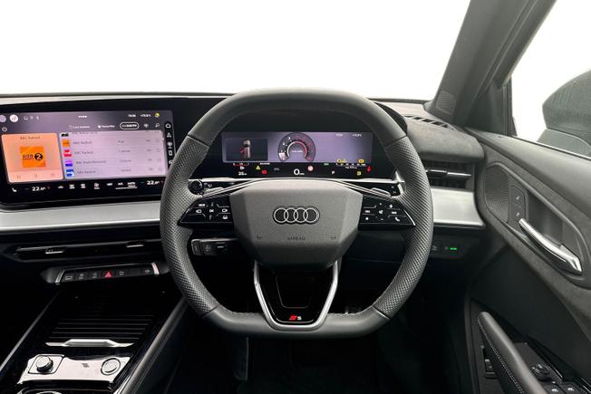 Audi Q3 SUV Photo 11