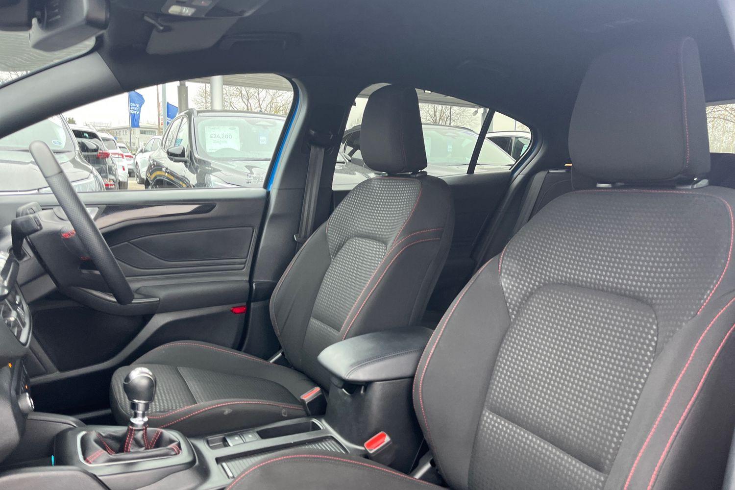 Ford FOCUS Photo 18