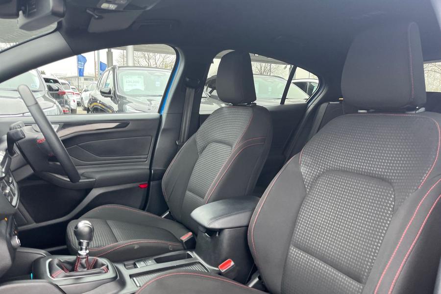 Ford FOCUS Photo autoimg-42318021bea5f457ca0fc9b8015db492a342f92a.jpg