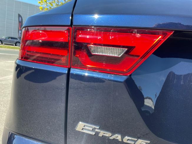 Jaguar E-PACE Photo 25