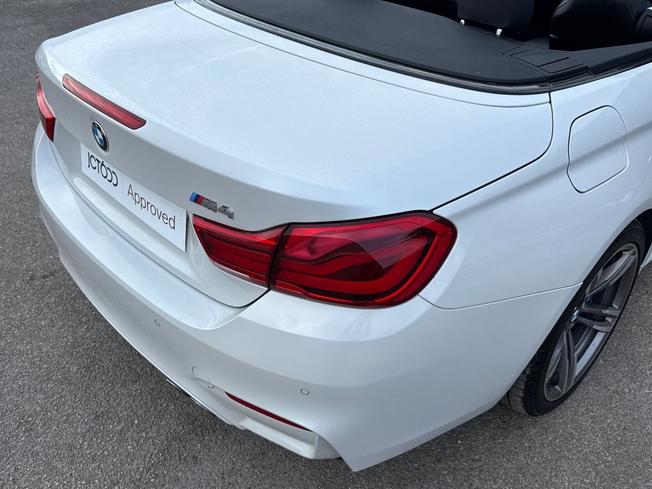 BMW M4 Photo 24
