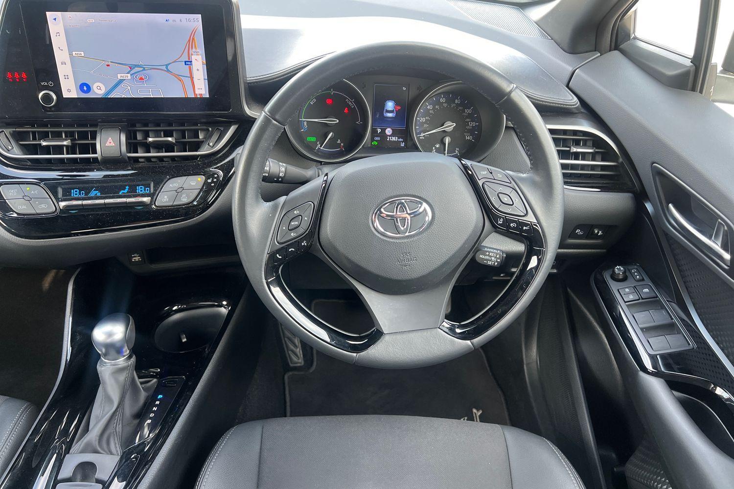 Toyota C-HR Photo 10