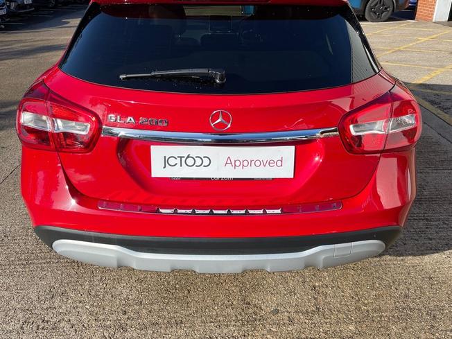 MERCEDES-BENZ GLA Photo 25