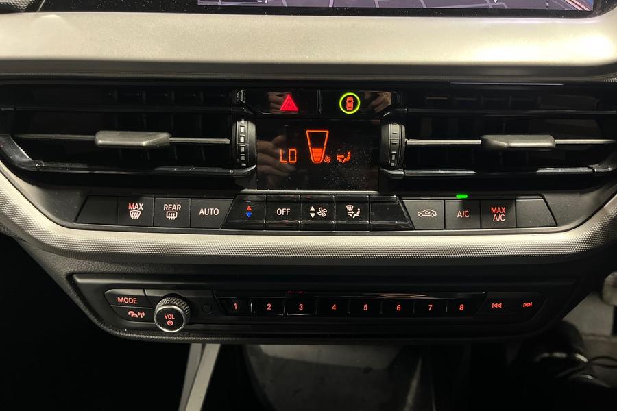 BMW 1 SERIES Photo autoimg-423f6055312601158dacc36b22dfa467a2c33724.jpg