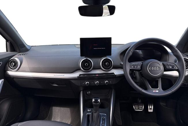 Audi Q2 Photo 10