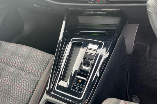 Volkswagen Golf Photo autoimg-42419328d637ae8fc66ba8c120786b25fa928a7b.jpg