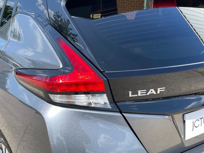 NISSAN Leaf Photo 18