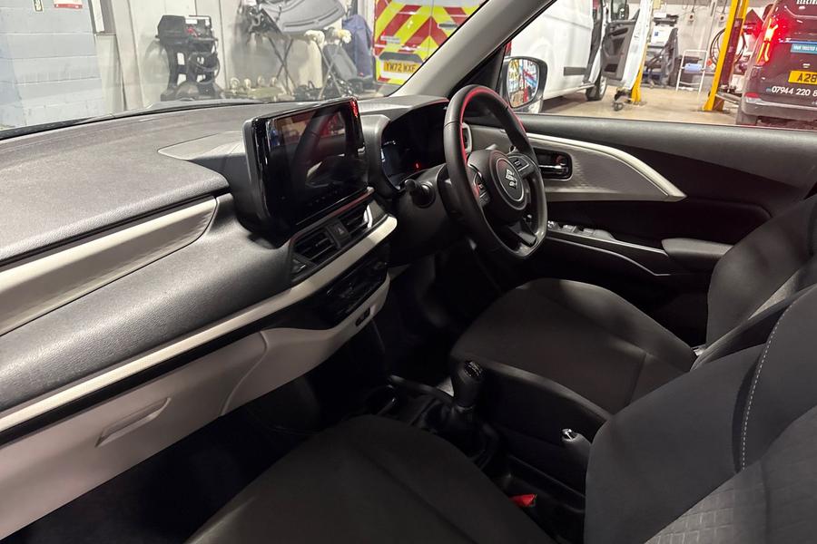 Suzuki SWIFT Photo autoimg-4247f75bad72ba3e37ff27e9b54244480889e757.jpg