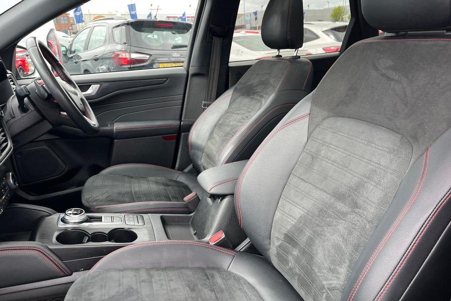 Ford Kuga Photo autoimg-4249ecbed83d8d57da2d52f6f7e63225086e93ec.jpg