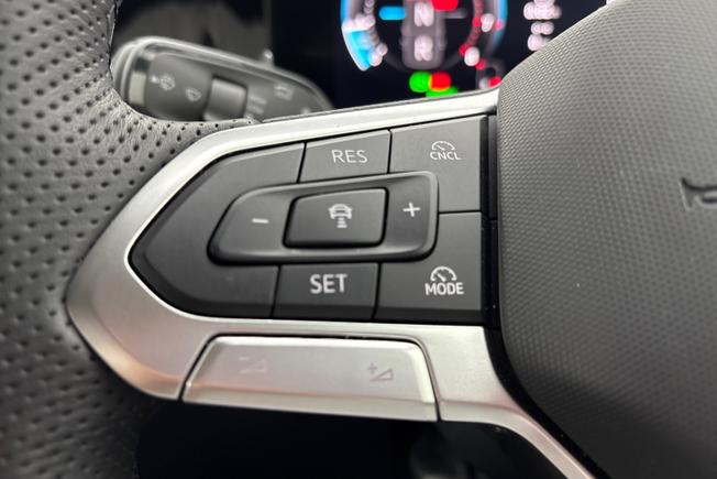 VOLKSWAGEN Tiguan Photo 16